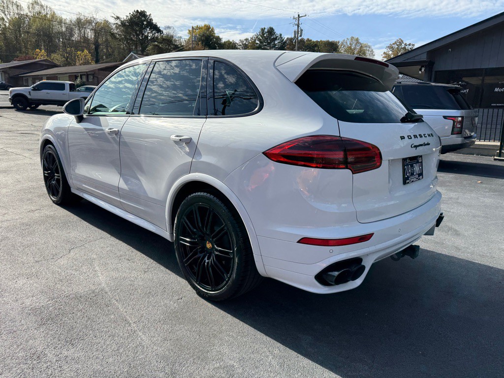 2017 Porsche Cayenne Image 8