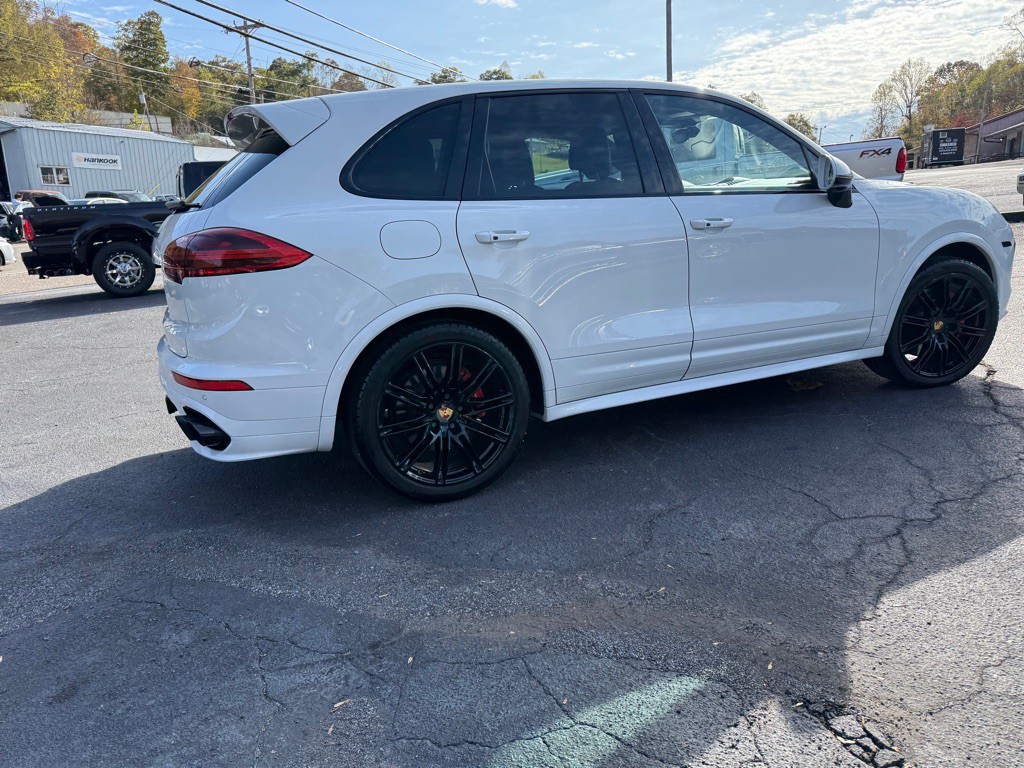 2017 Porsche Cayenne Image 25