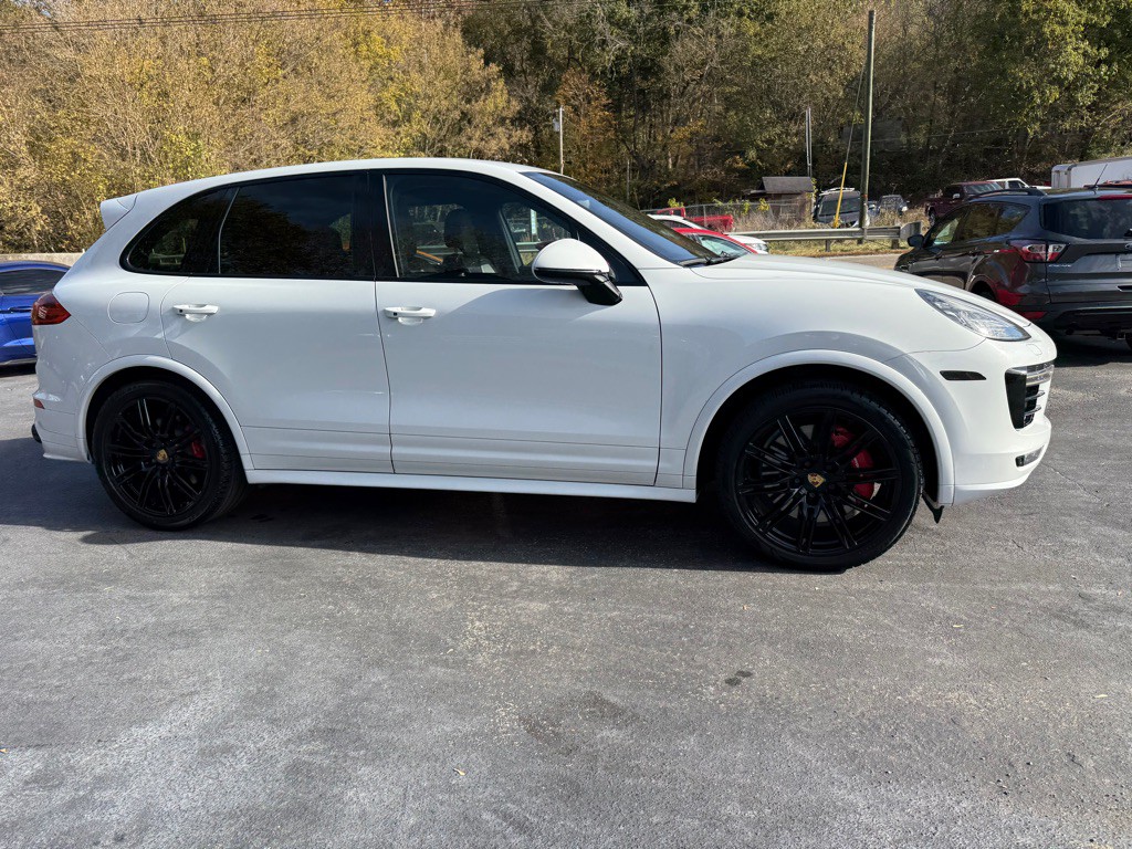 2017 Porsche Cayenne Image 40