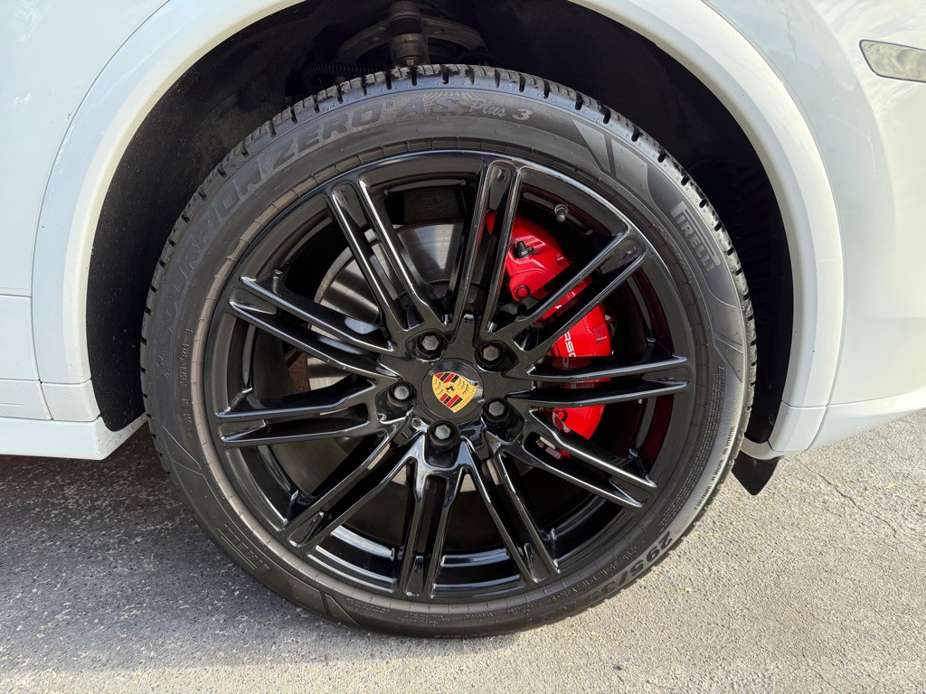 2017 Porsche Cayenne Image 52