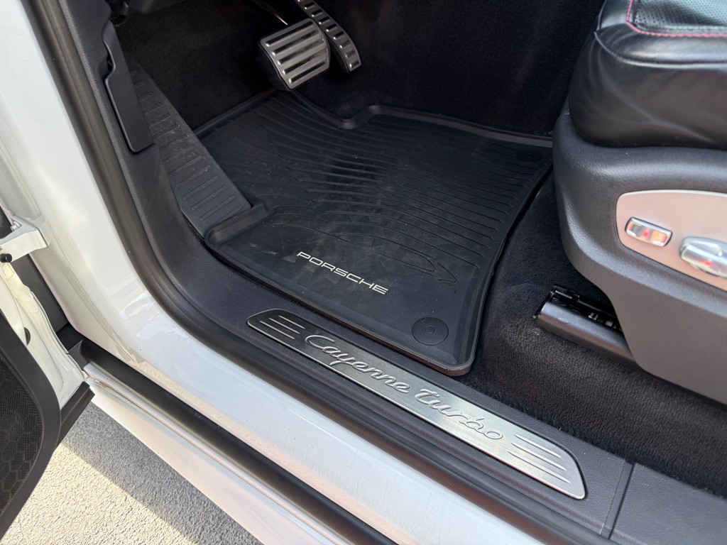 2017 Porsche Cayenne Image 60