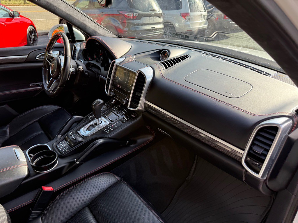 2017 Porsche Cayenne Image 76
