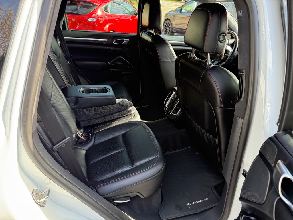 2017 Porsche Cayenne Image 80