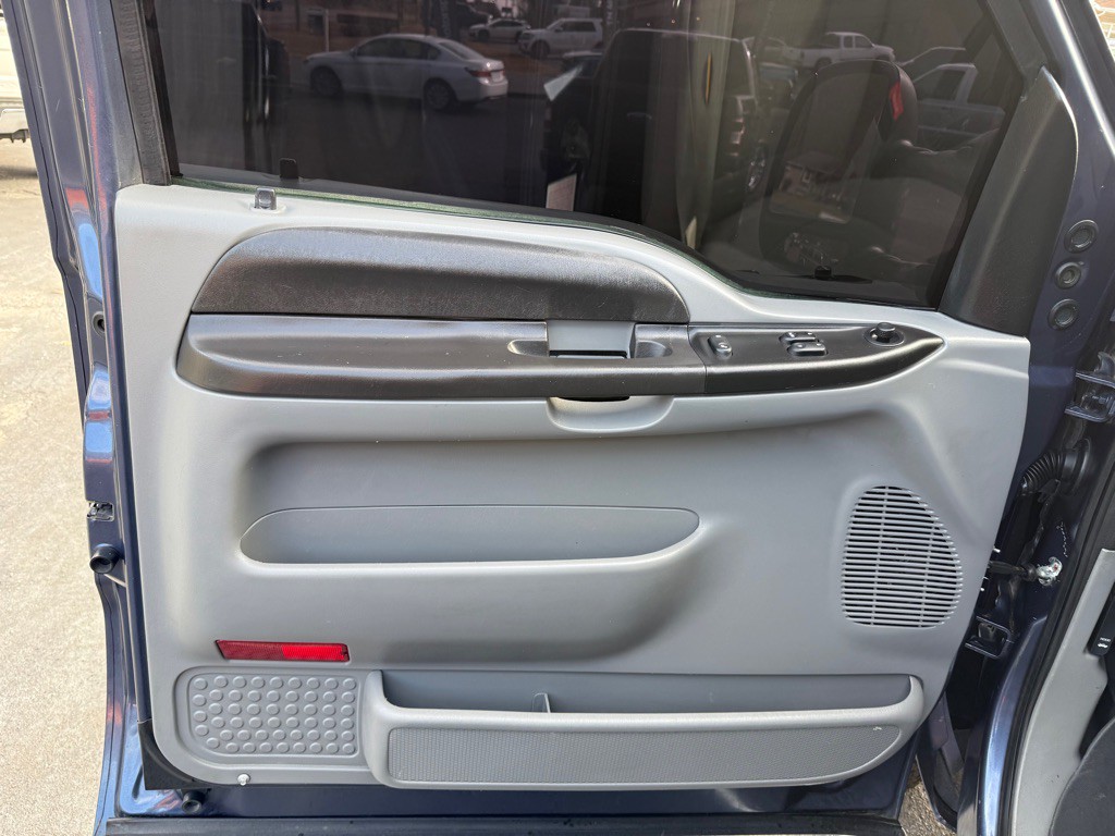 2006 Ford F-350 Image 33