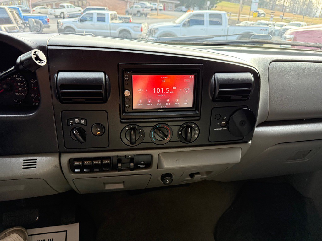 2006 Ford F-350 Image 40