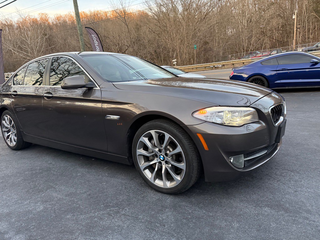 2013 BMW 5 Series Image 11