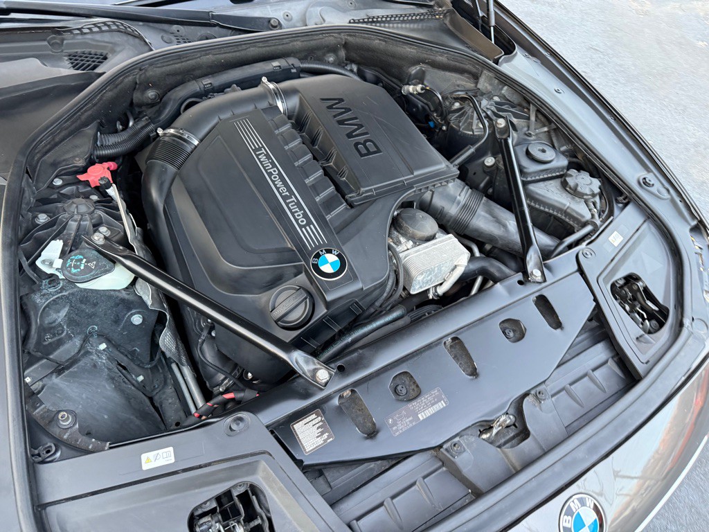 2013 BMW 5 Series Image 15