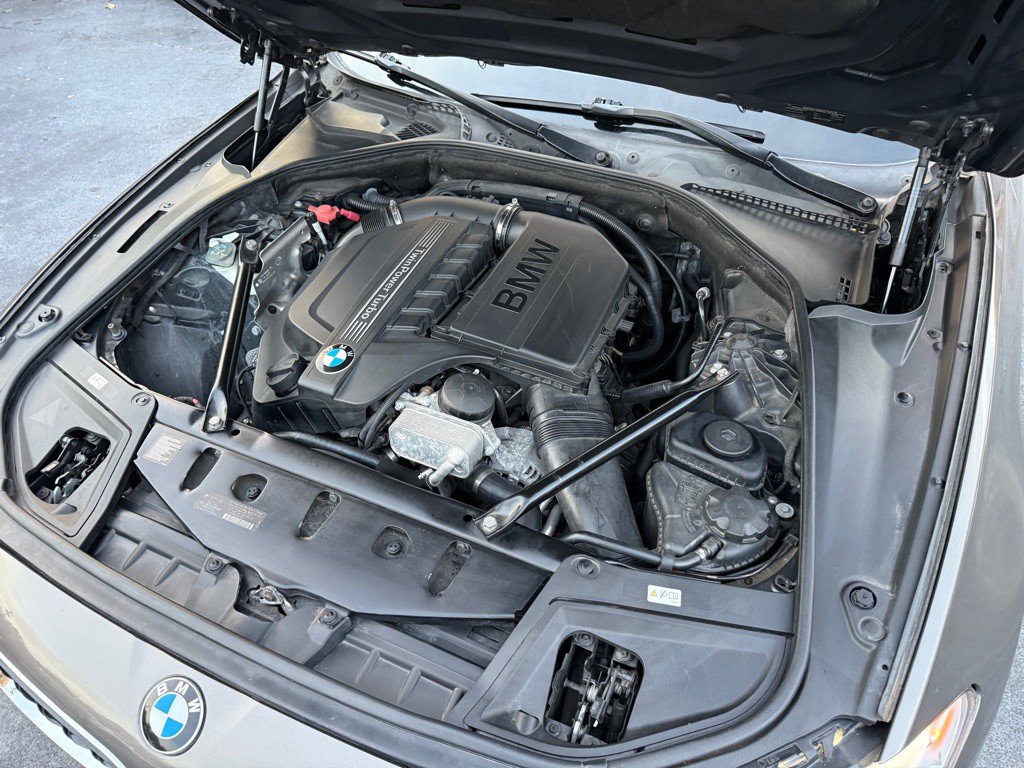 2013 BMW 5 Series Image 16