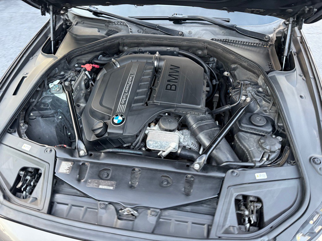 2013 BMW 5 Series Image 17