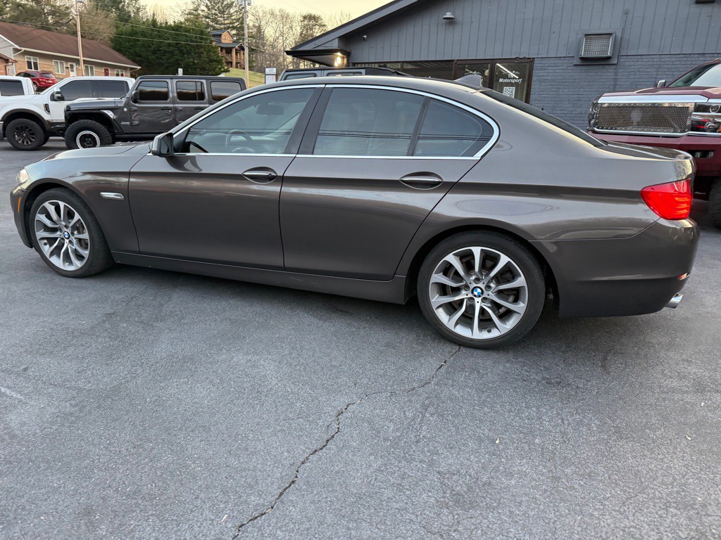 2013 BMW 5 Series Image 23