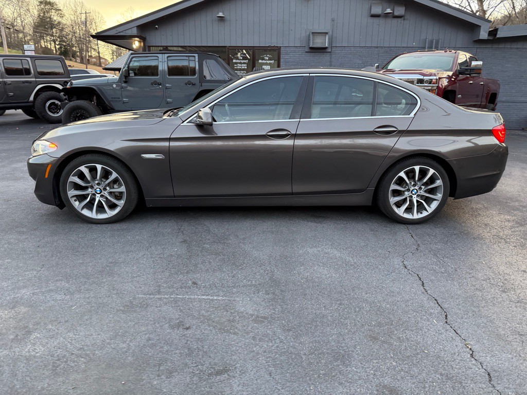 2013 BMW 5 Series Image 24