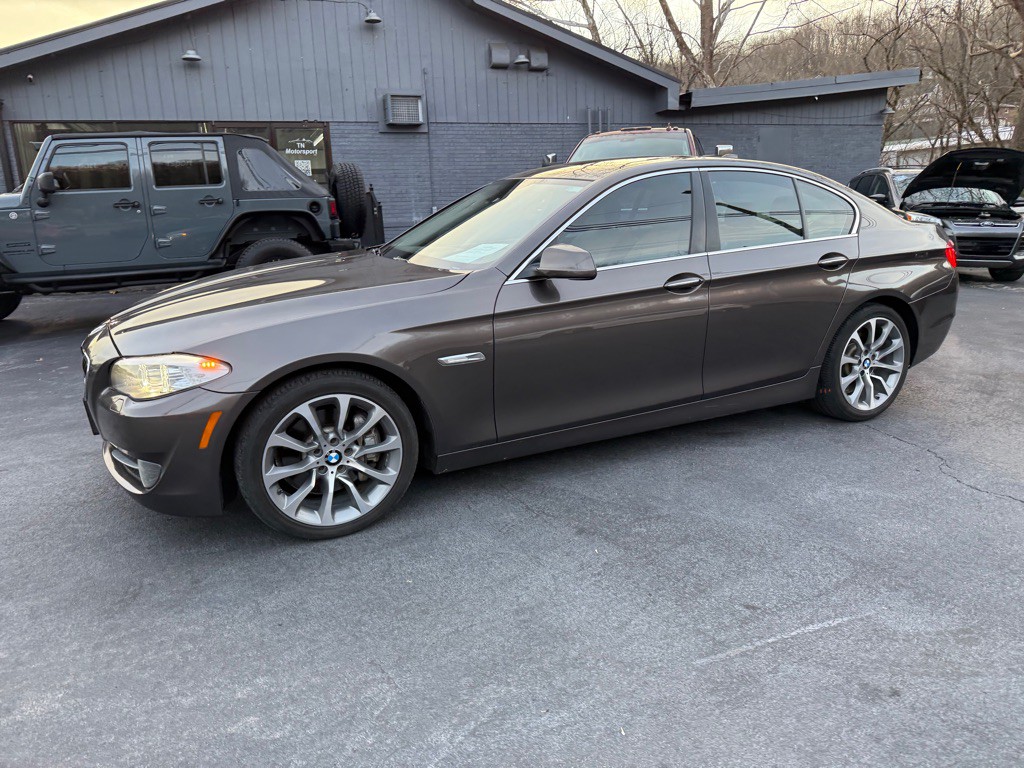 2013 BMW 5 Series Image 25