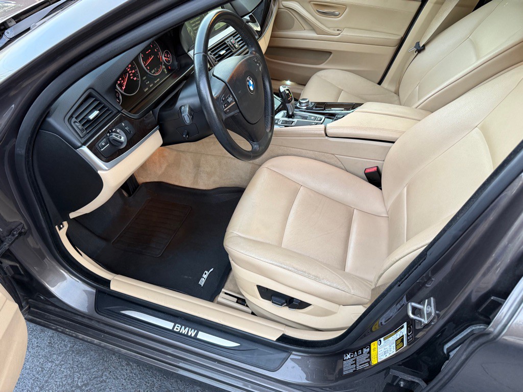 2013 BMW 5 Series Image 38