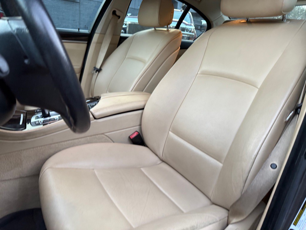 2013 BMW 5 Series Image 48