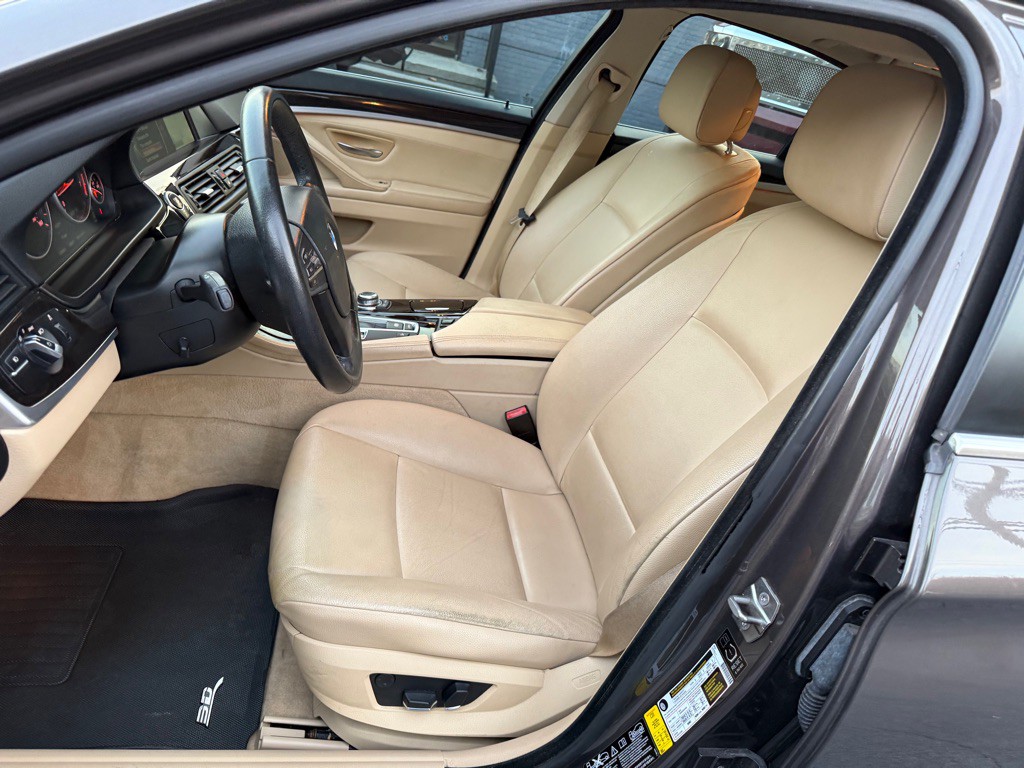 2013 BMW 5 Series Image 60