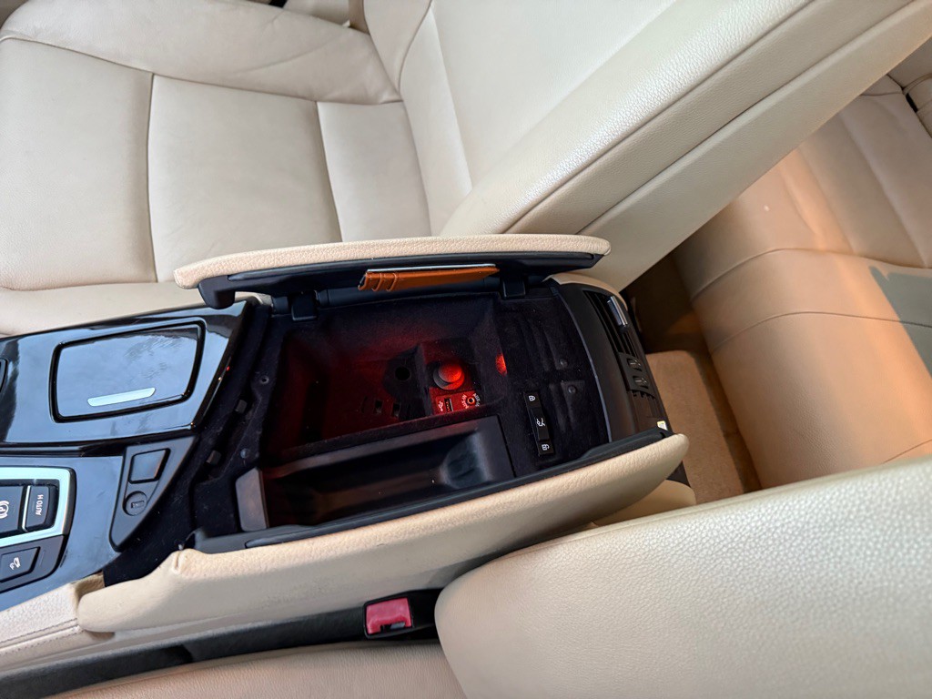 2013 BMW 5 Series Image 61