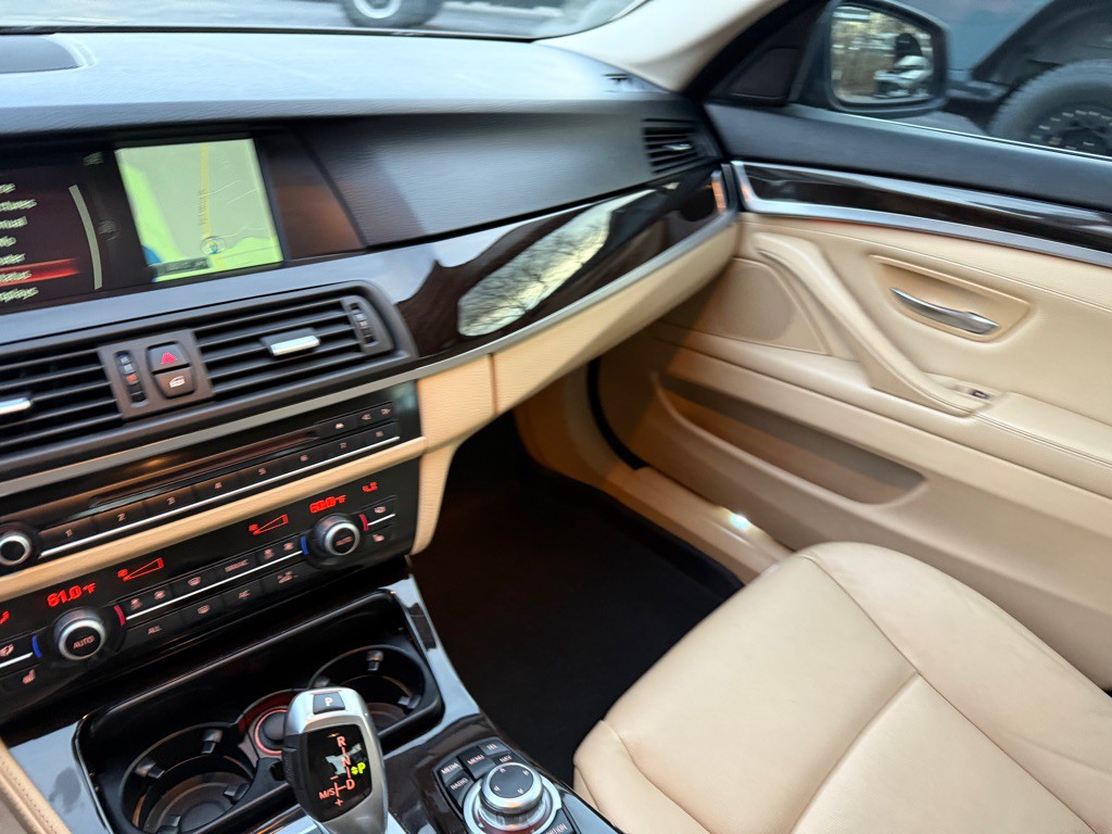 2013 BMW 5 Series Image 65