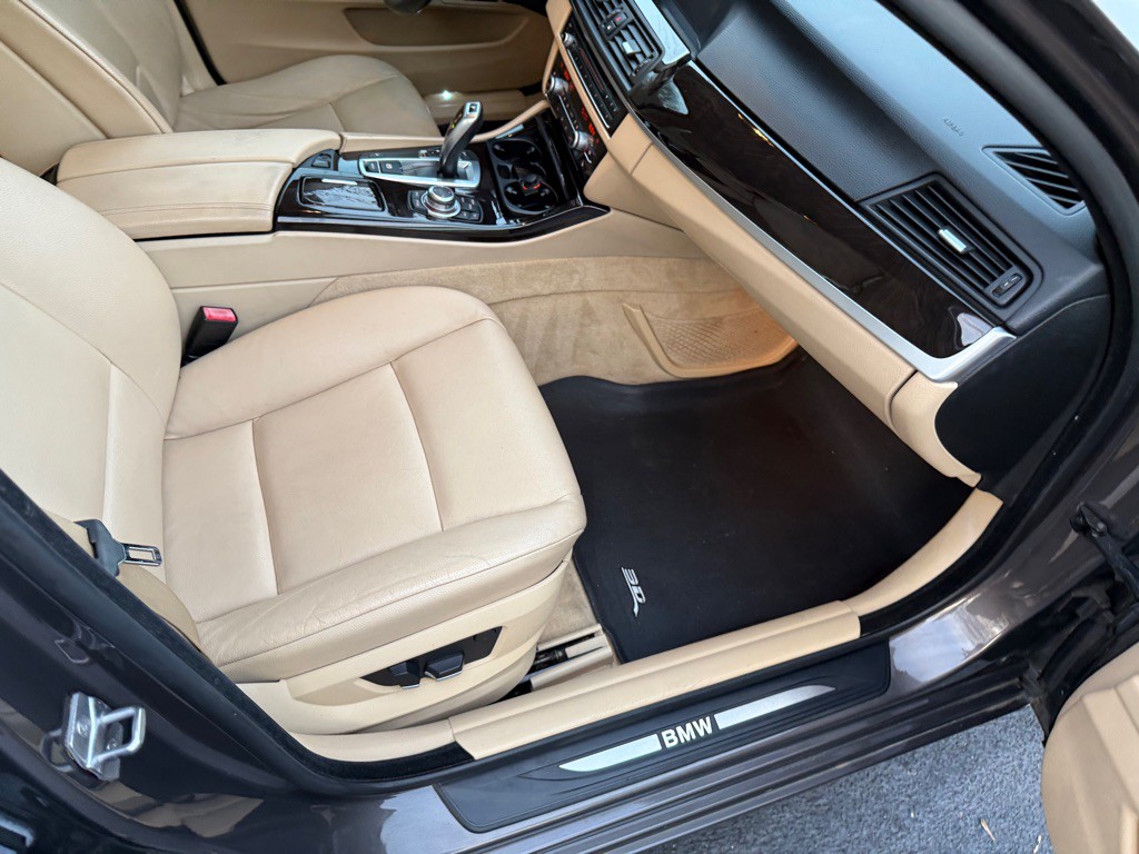 2013 BMW 5 Series Image 67