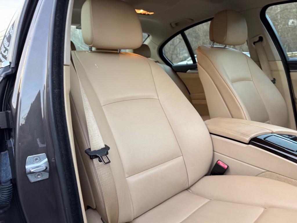 2013 BMW 5 Series Image 72