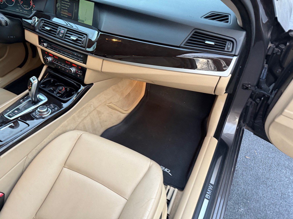 2013 BMW 5 Series Image 75