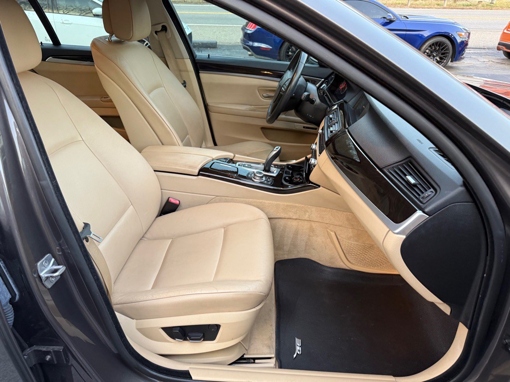 2013 BMW 5 Series Image 78