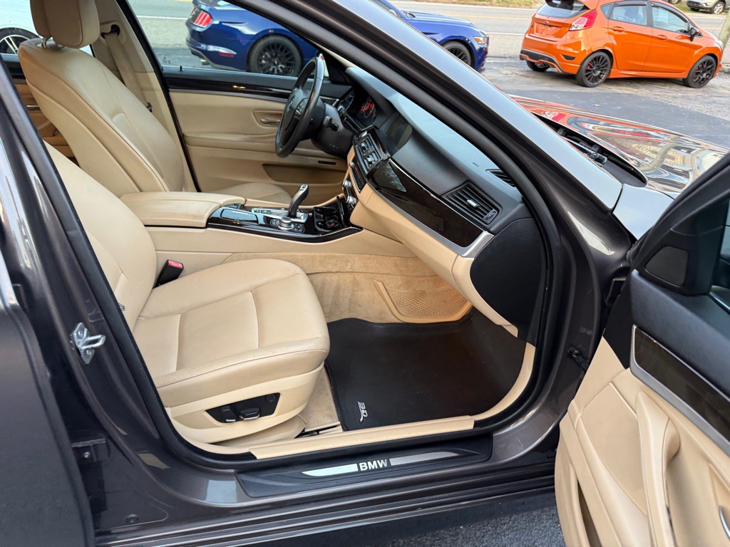 2013 BMW 5 Series Image 79