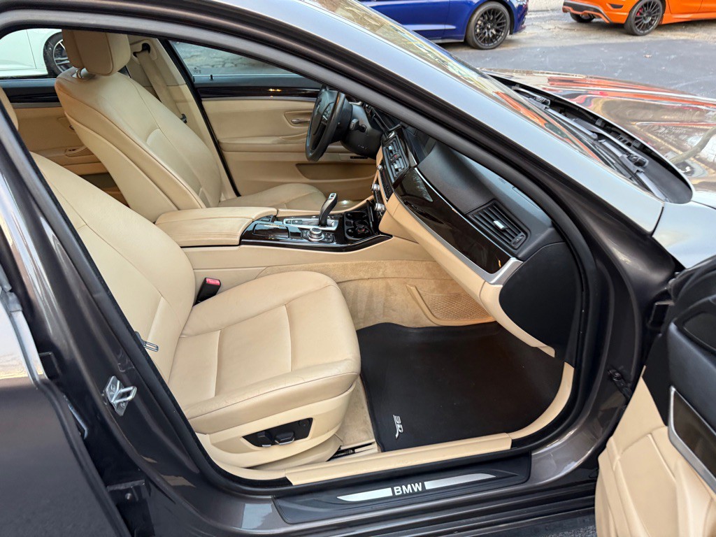 2013 BMW 5 Series Image 81