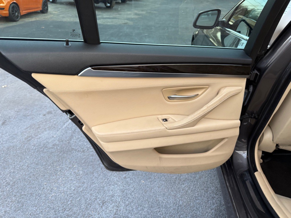 2013 BMW 5 Series Image 89