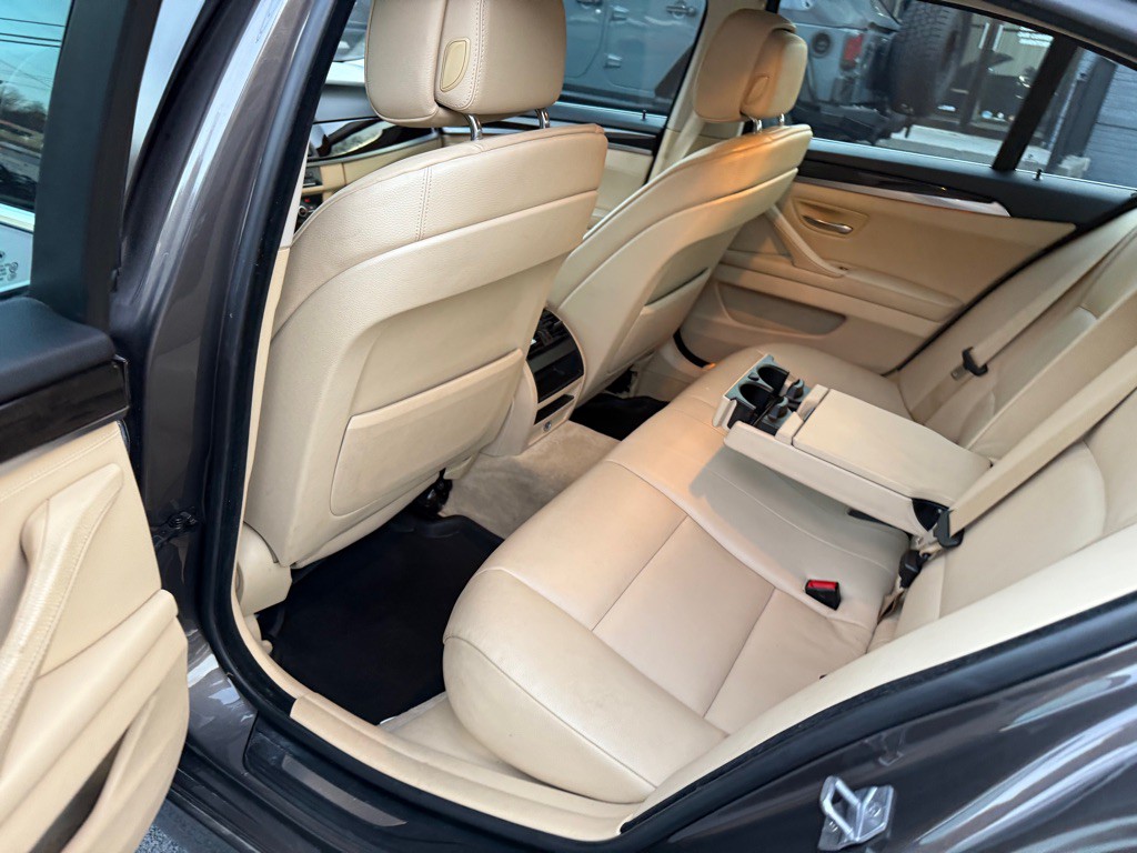 2013 BMW 5 Series Image 90