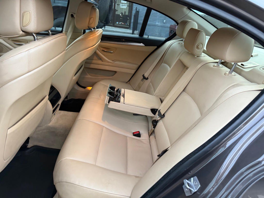 2013 BMW 5 Series Image 91