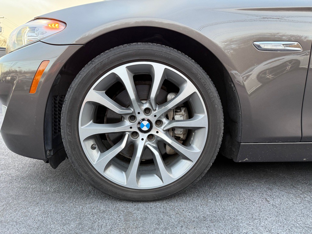 2013 BMW 5 Series Image 95