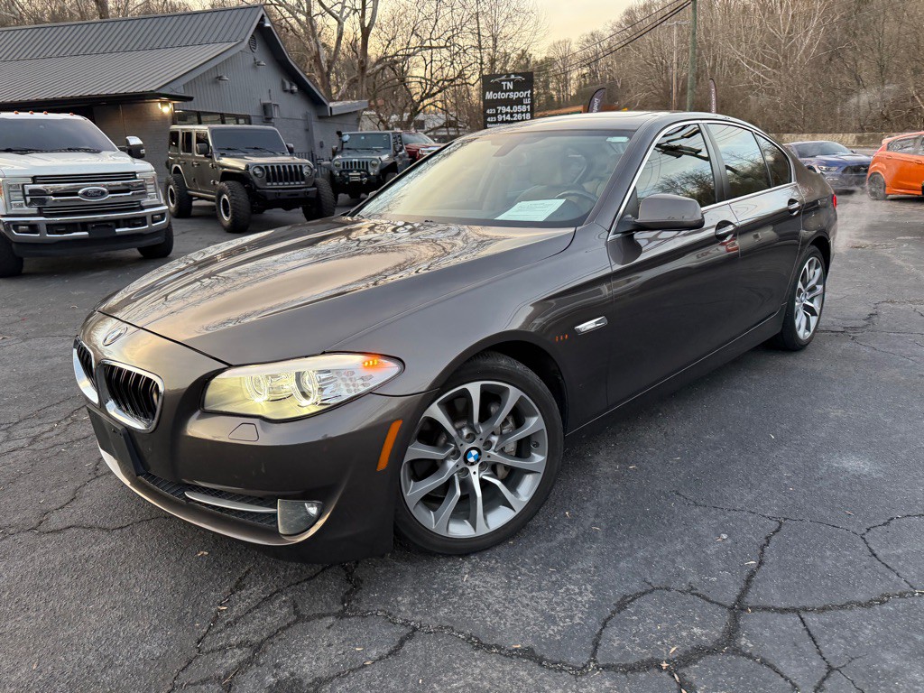 2013 BMW 5 Series Image 101