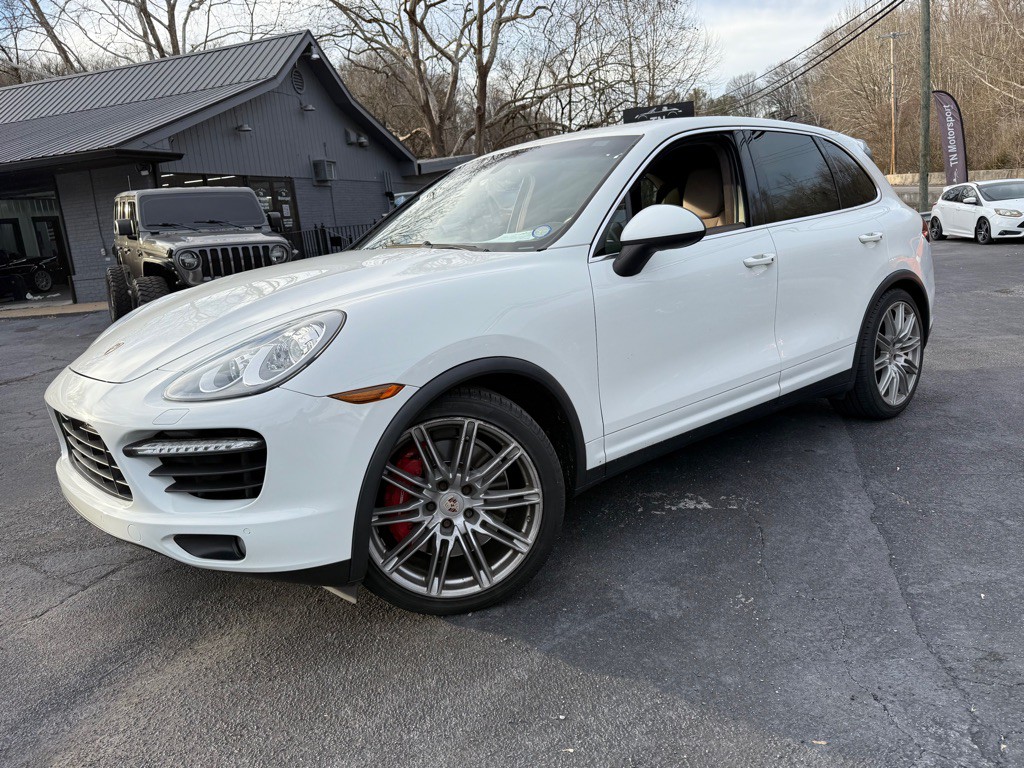2013 Porsche Cayenne Image 2