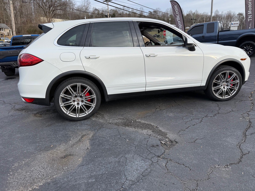 2013 Porsche Cayenne Image 10