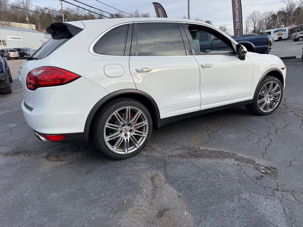 2013 Porsche Cayenne Image 11