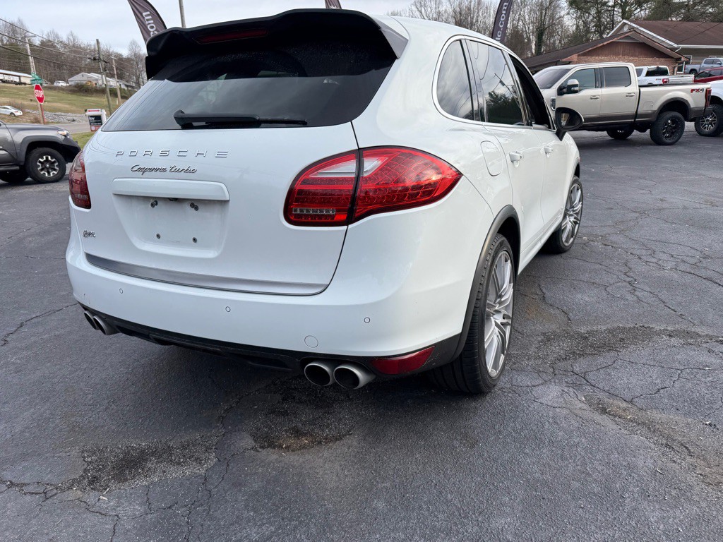 2013 Porsche Cayenne Image 12