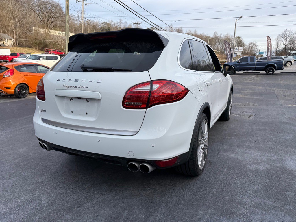 2013 Porsche Cayenne Image 24