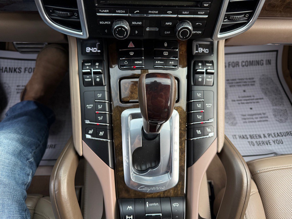 2013 Porsche Cayenne Image 44