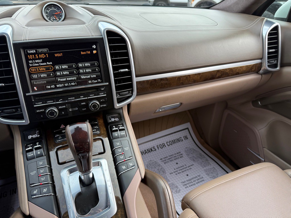 2013 Porsche Cayenne Image 48