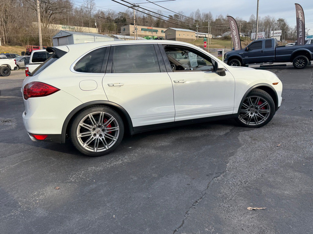 2013 Porsche Cayenne Image 100