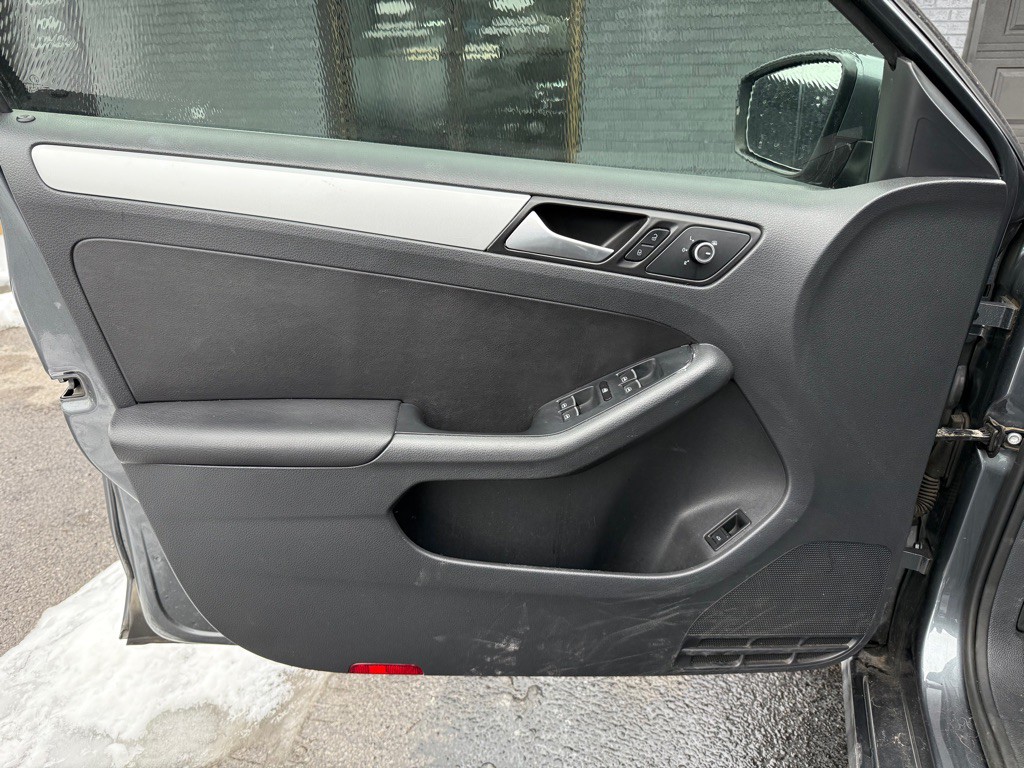 2014 Volkswagen Jetta Image 24