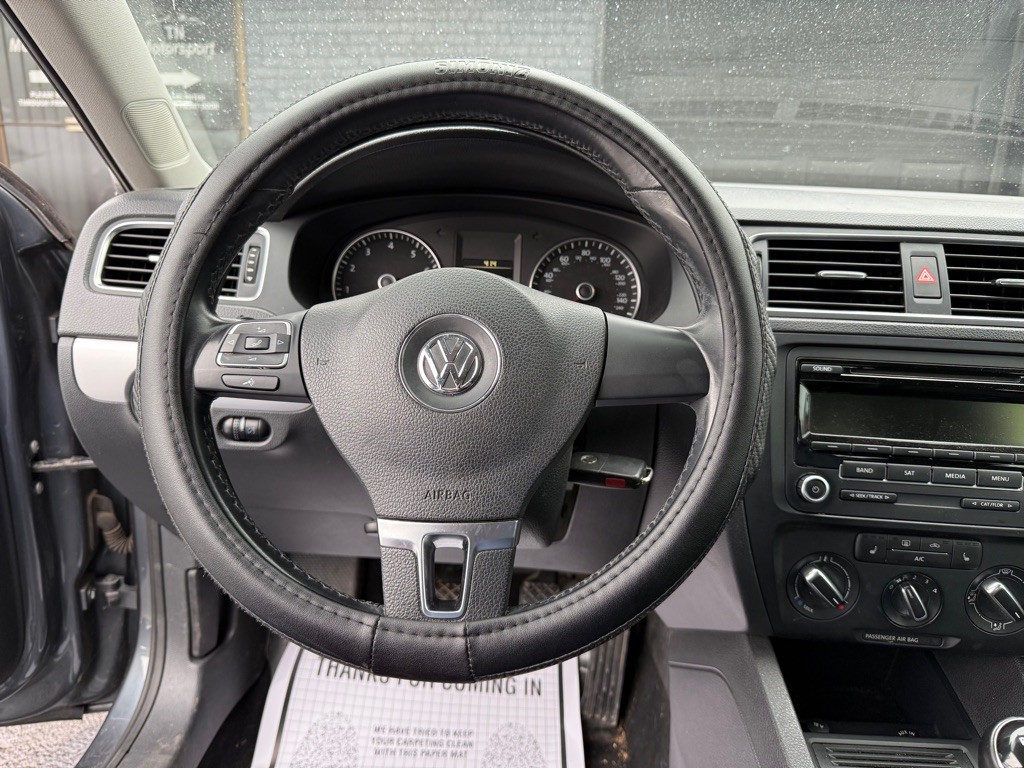2014 Volkswagen Jetta Image 28