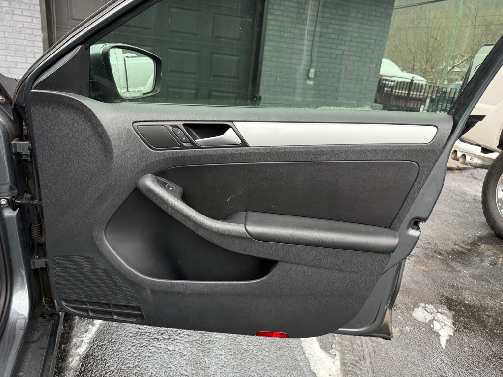 2014 Volkswagen Jetta Image 30