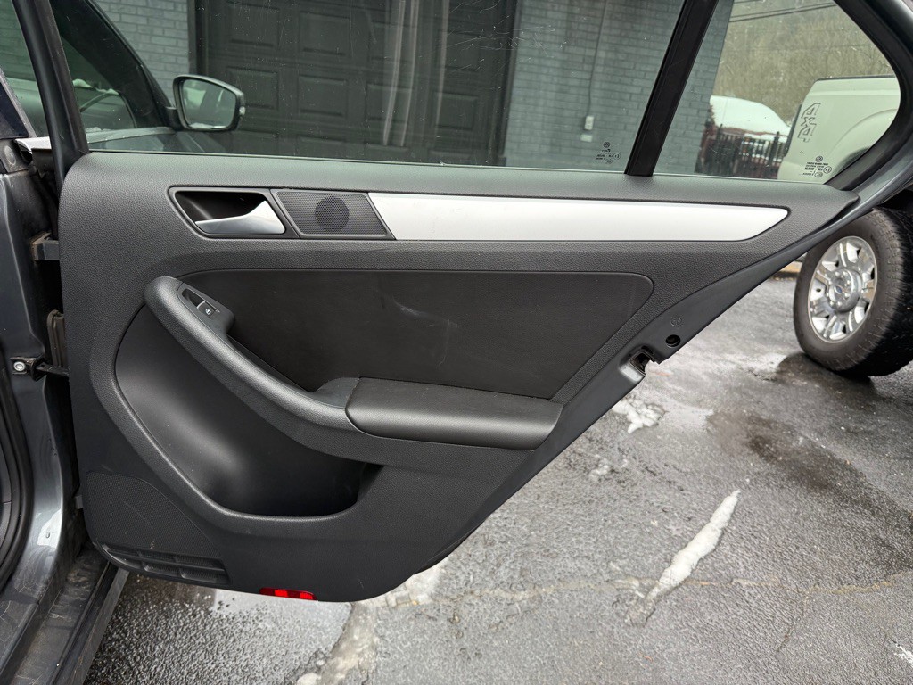 2014 Volkswagen Jetta Image 35