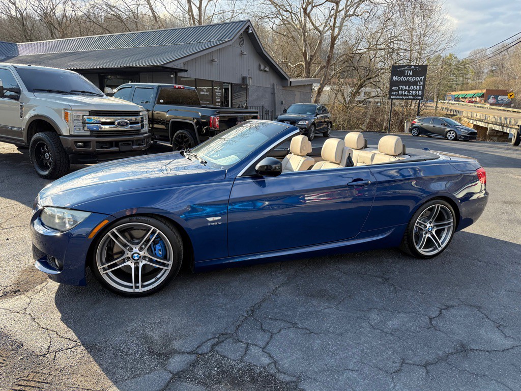 2011 BMW 3 Series Image 3