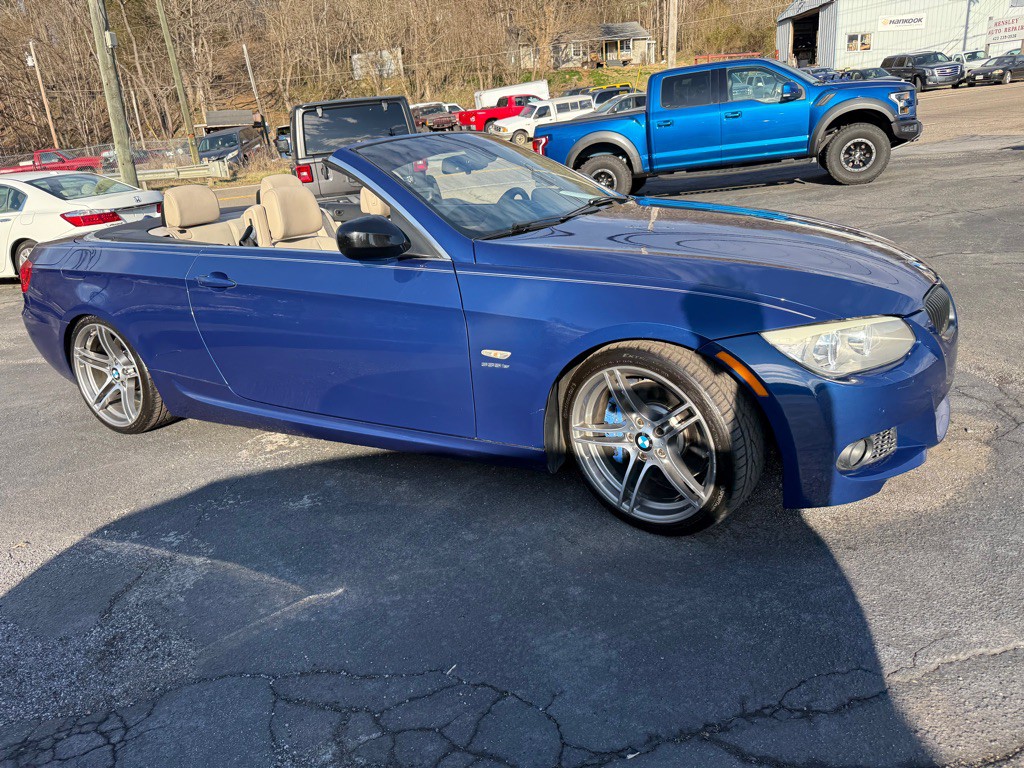 2011 BMW 3 Series Image 11