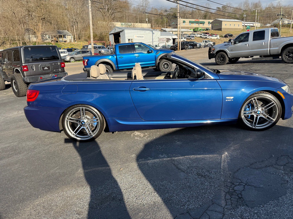 2011 BMW 3 Series Image 13