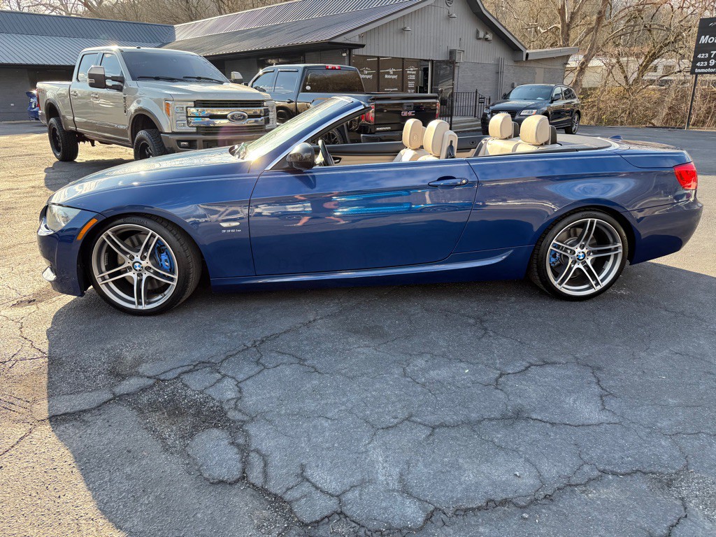 2011 BMW 3 Series Image 19