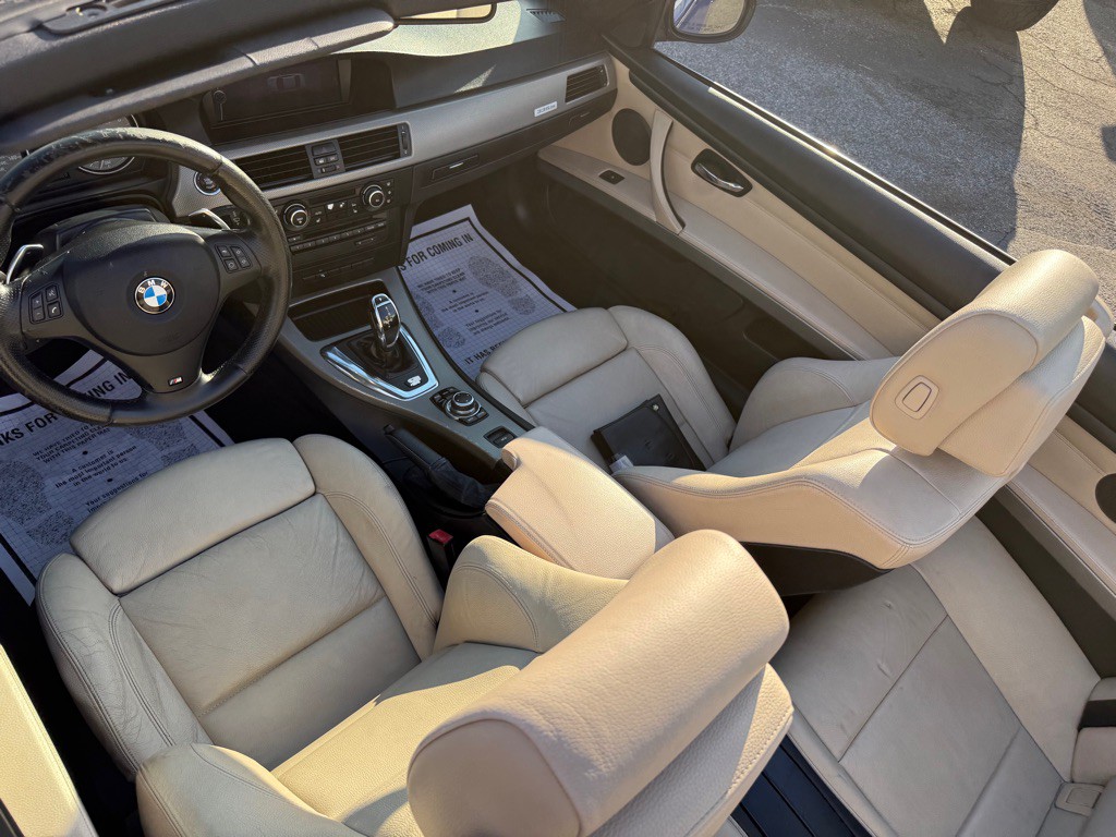 2011 BMW 3 Series Image 29
