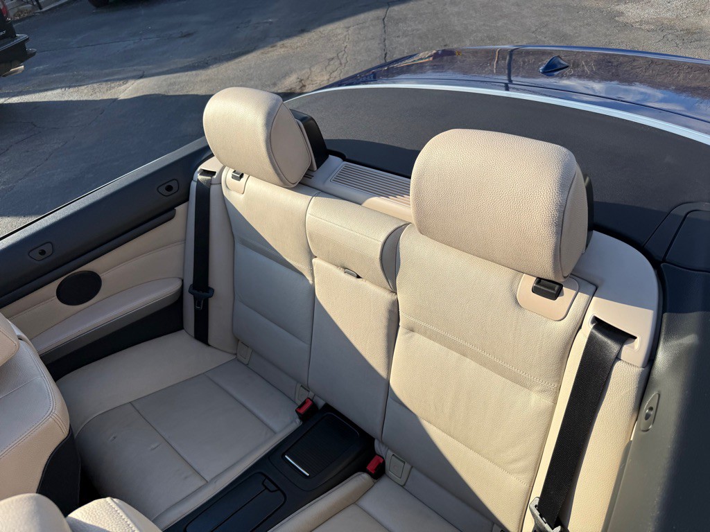 2011 BMW 3 Series Image 31